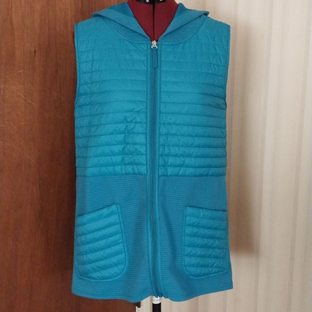 WEEKENDS BY Chico hooded zip up vest size 2